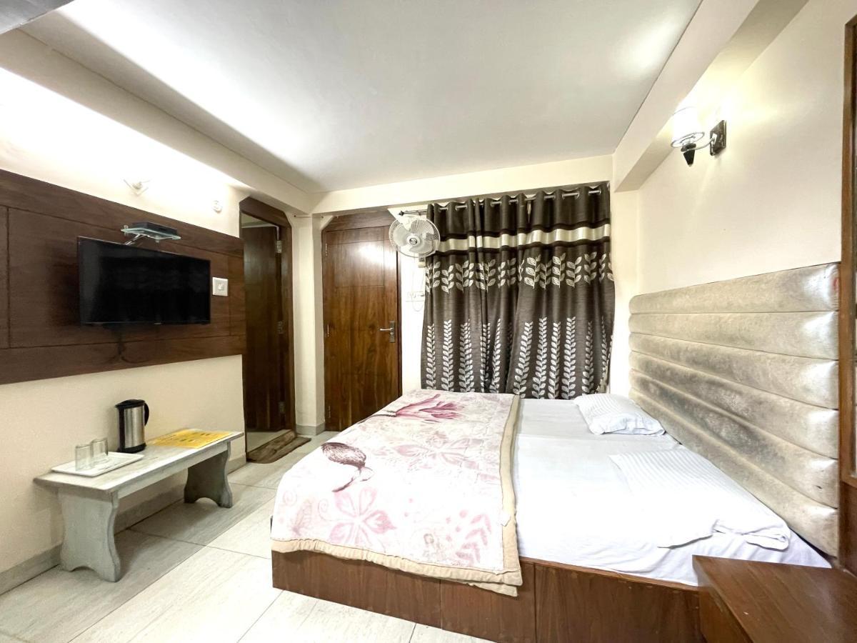 Hotel Prince ! Nainital Mall Road-Prime-Location In-Front-Of-Naini-Lake Hygiene-And-Spacious-Room Екстериор снимка