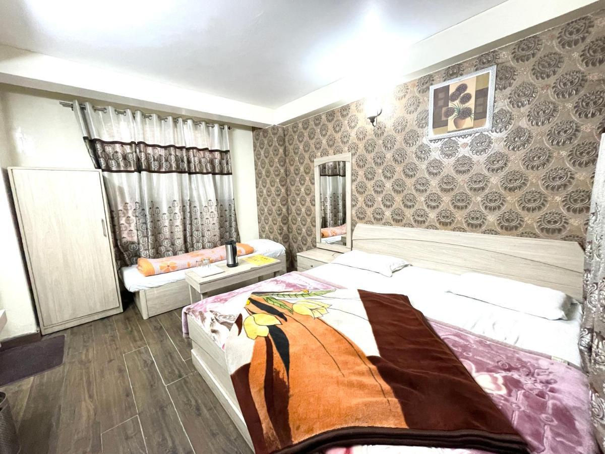 Hotel Prince ! Nainital Mall Road-Prime-Location In-Front-Of-Naini-Lake Hygiene-And-Spacious-Room Екстериор снимка