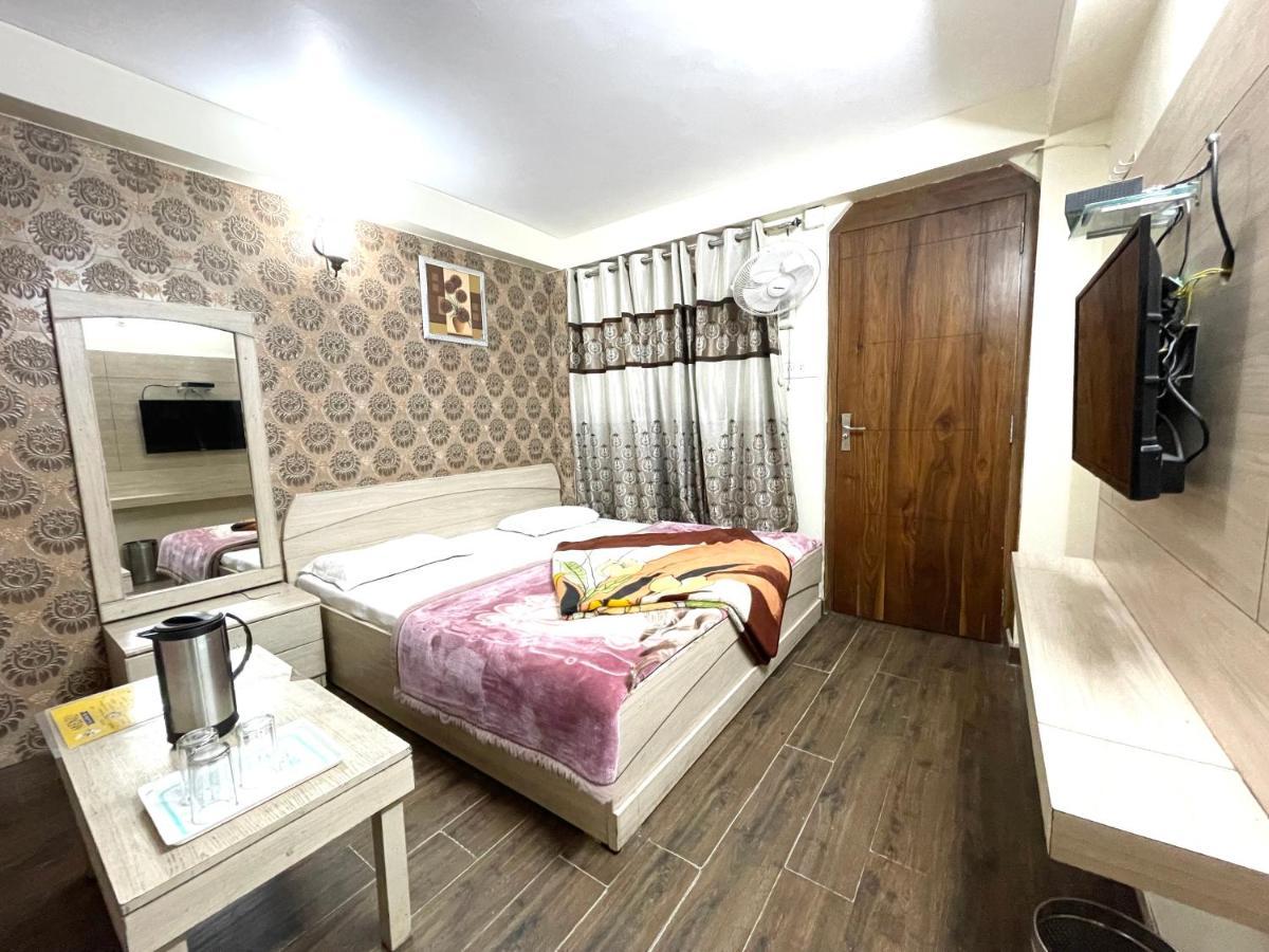 Hotel Prince ! Nainital Mall Road-Prime-Location In-Front-Of-Naini-Lake Hygiene-And-Spacious-Room Екстериор снимка