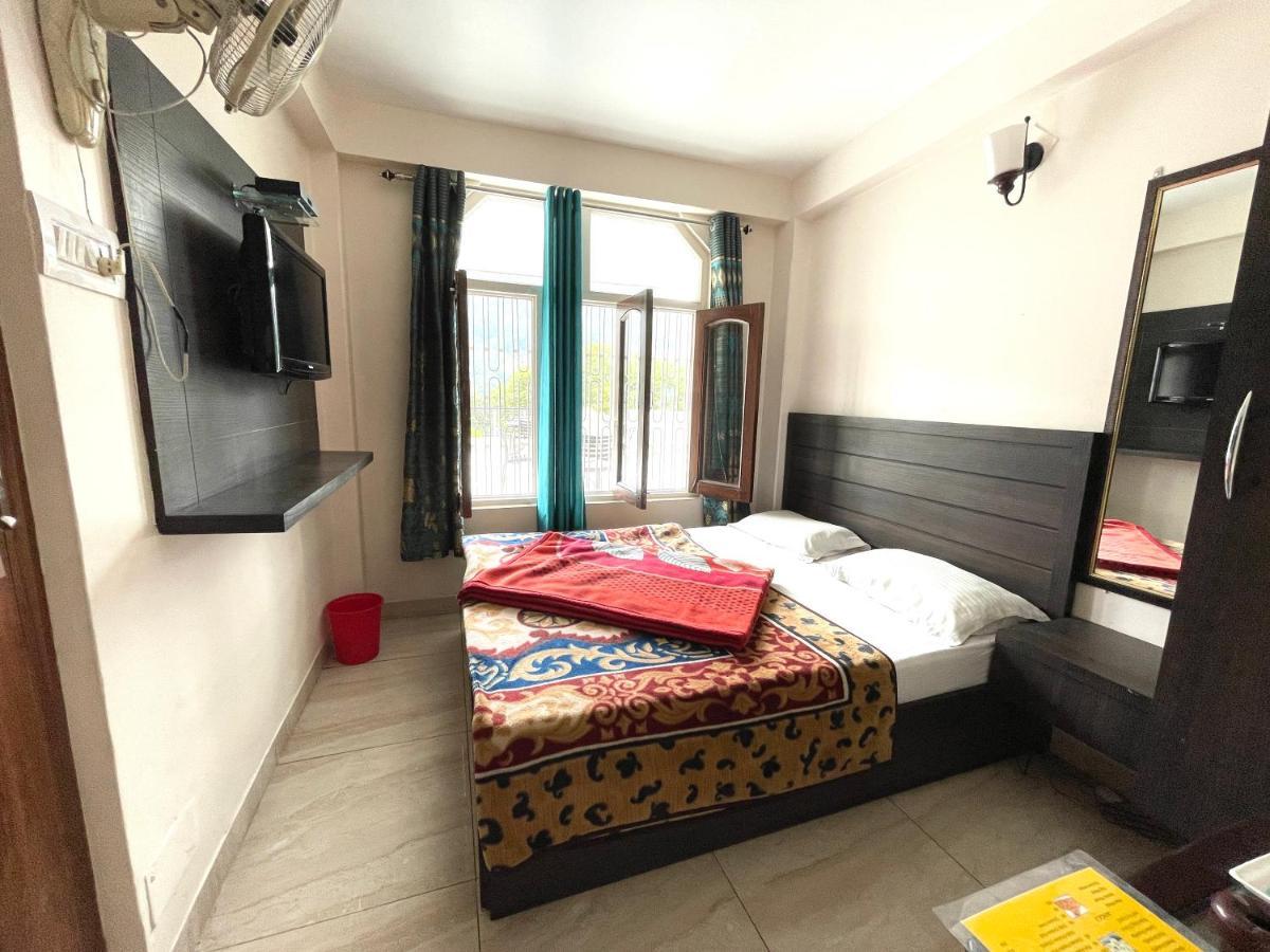 Hotel Prince ! Nainital Mall Road-Prime-Location In-Front-Of-Naini-Lake Hygiene-And-Spacious-Room Екстериор снимка