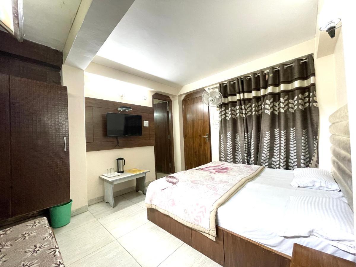 Hotel Prince ! Nainital Mall Road-Prime-Location In-Front-Of-Naini-Lake Hygiene-And-Spacious-Room Екстериор снимка