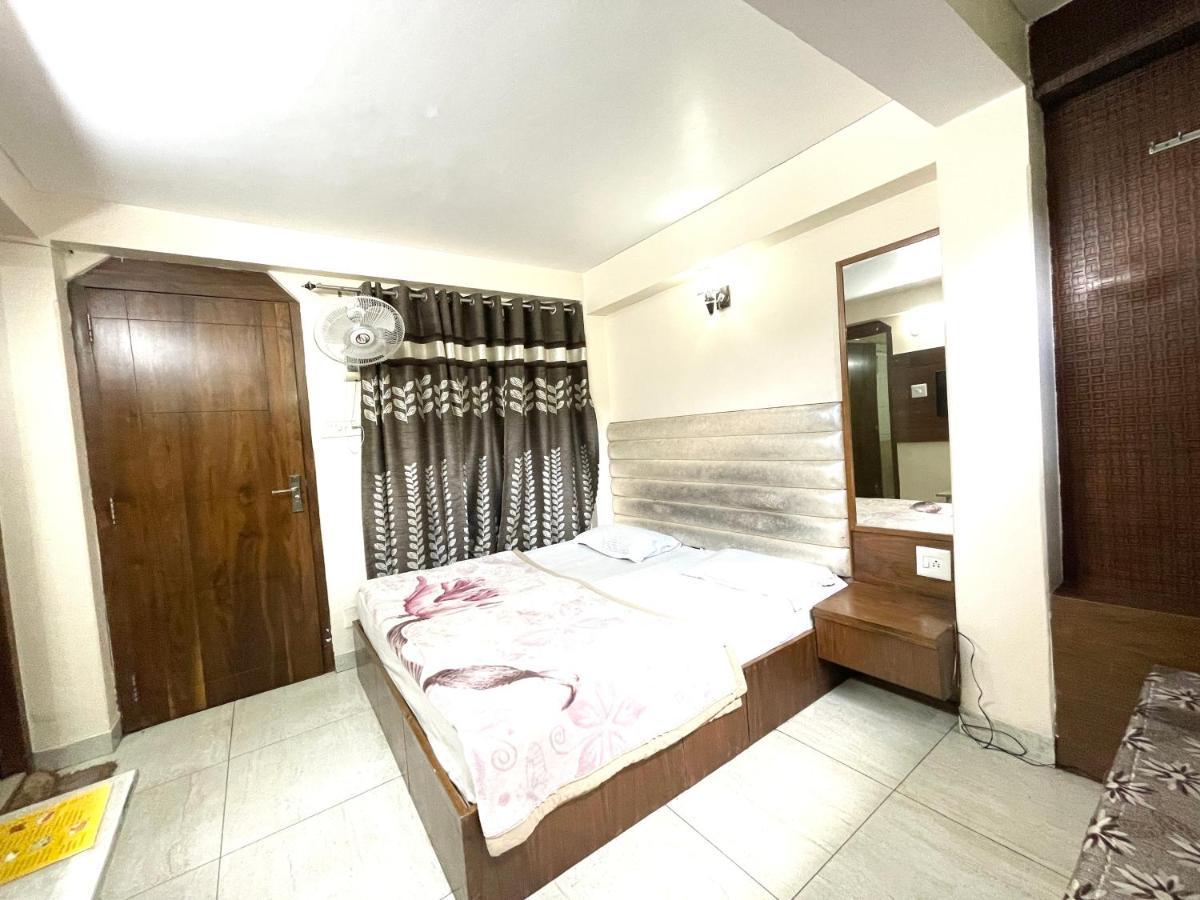 Hotel Prince ! Nainital Mall Road-Prime-Location In-Front-Of-Naini-Lake Hygiene-And-Spacious-Room Екстериор снимка