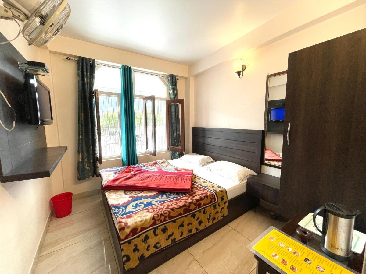 Hotel Prince ! Nainital Mall Road-Prime-Location In-Front-Of-Naini-Lake Hygiene-And-Spacious-Room Екстериор снимка