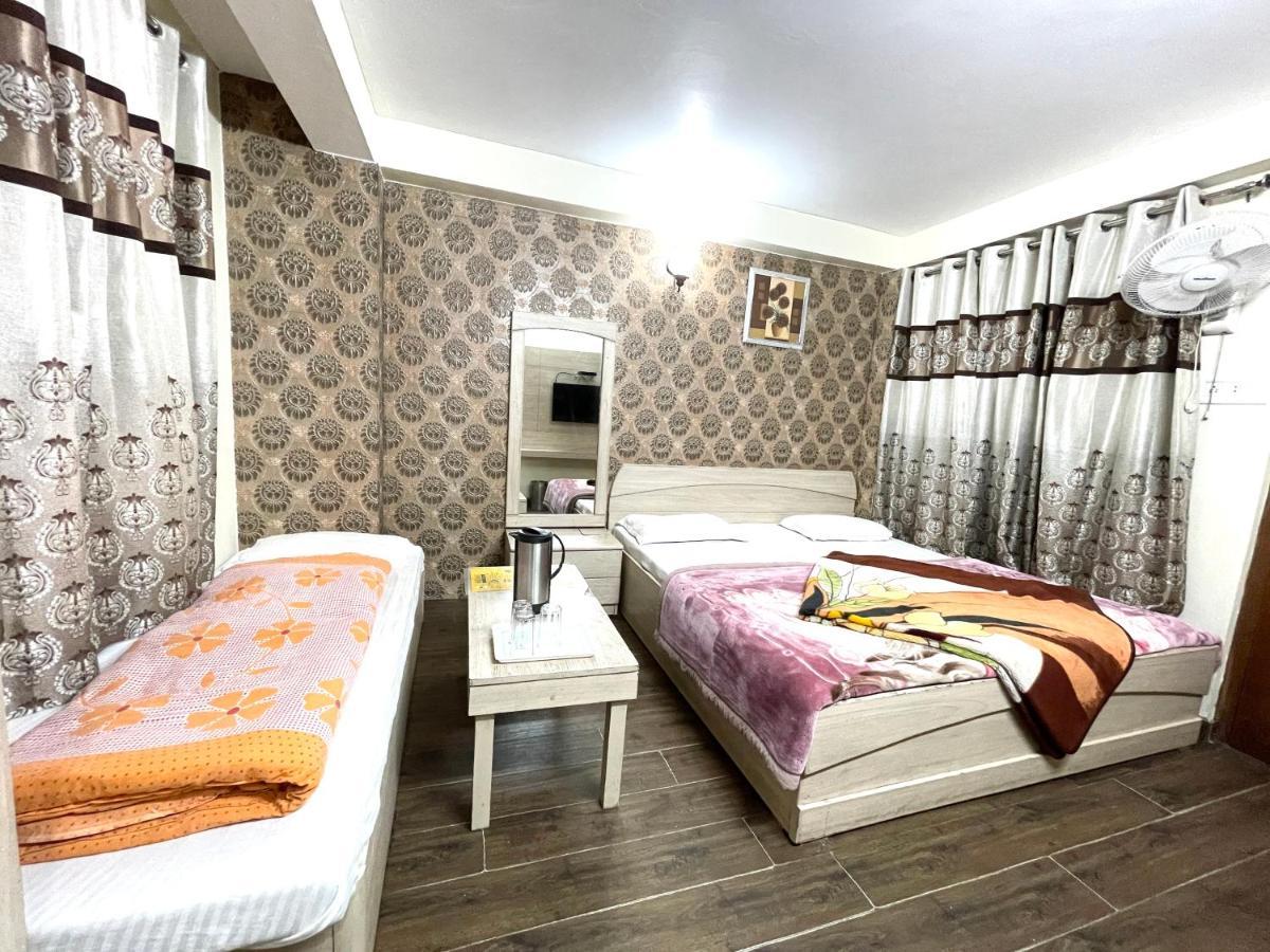 Hotel Prince ! Nainital Mall Road-Prime-Location In-Front-Of-Naini-Lake Hygiene-And-Spacious-Room Екстериор снимка